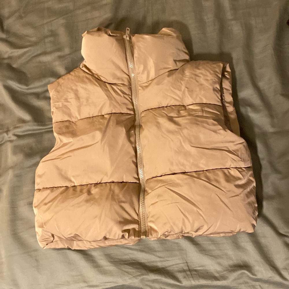 Puffer jacket the material similar to a windbreaker, from forever21 size small